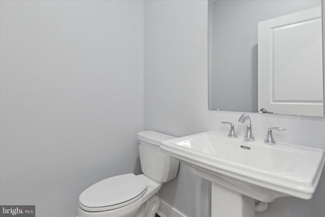 10 LADBROKE DR, Exton, PA 19341