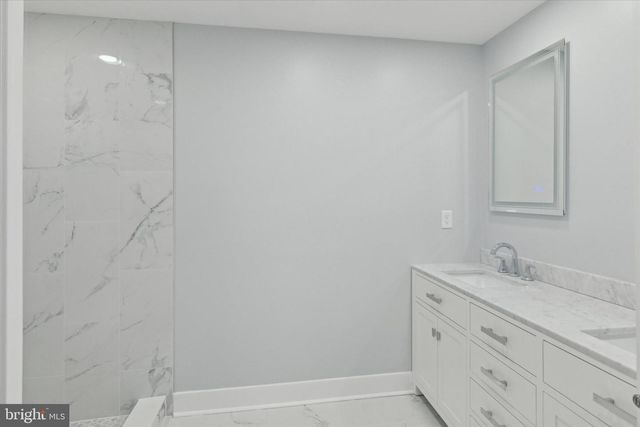 10 LADBROKE DR, Exton, PA 19341