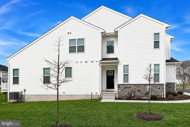 10 LADBROKE DR, Exton, PA 19341