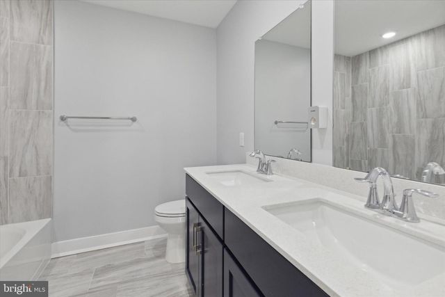 10 LADBROKE DR, Exton, PA 19341
