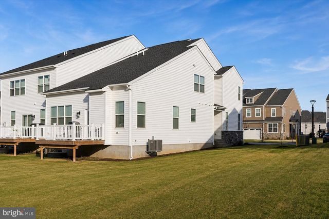 10 LADBROKE DR, Exton, PA 19341