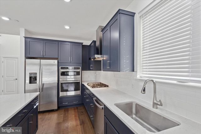 10 LADBROKE DR, Exton, PA 19341