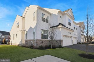 10 LADBROKE DR, Exton, PA 19341