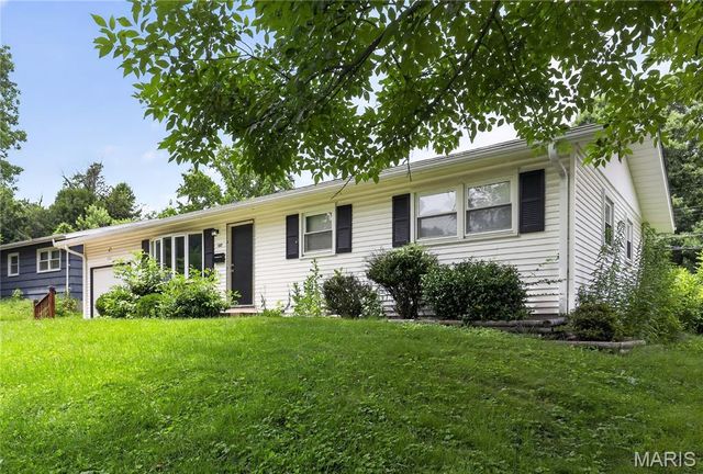 1027 Renshaw Drive, Ferguson, MO 63135