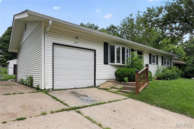 1027 Renshaw Drive, Ferguson, MO 63135