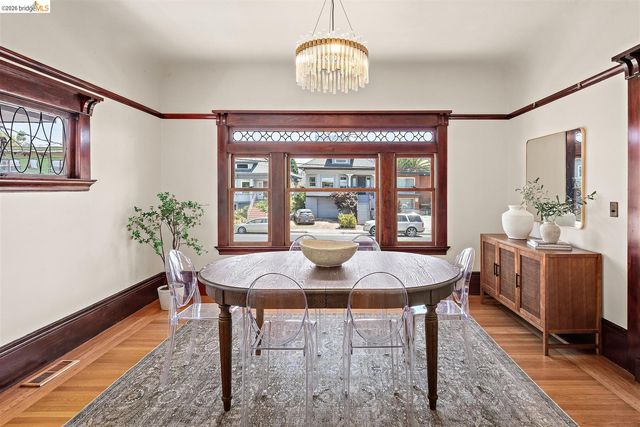 3863 West St, Oakland, CA 94608