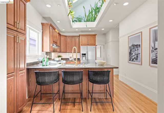 3863 West St, Oakland, CA 94608