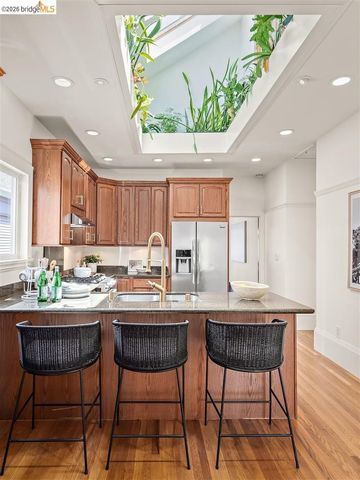 3863 West St, Oakland, CA 94608