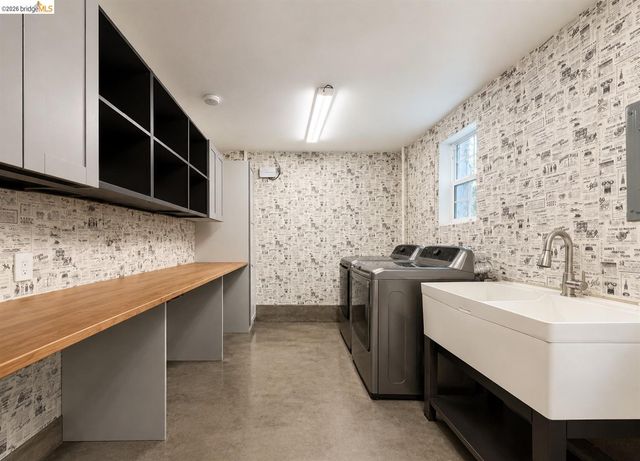 3863 West St, Oakland, CA 94608