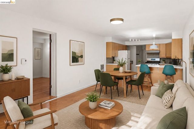 3863 West St, Oakland, CA 94608