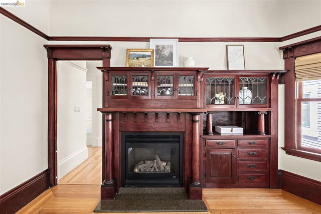 3863 West St, Oakland, CA 94608