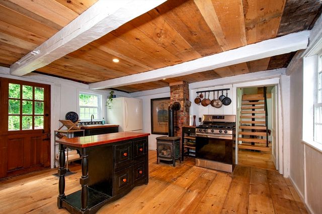 374 High St, Pembroke, MA 02359