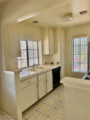 4878 Nara Vista Way 201, Las Vegas, NV 89103