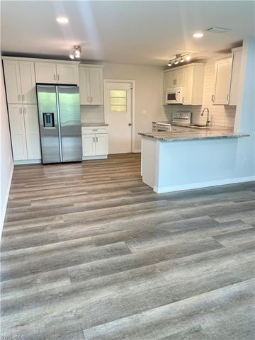 3183 Poinciana DR, Naples, FL 34105