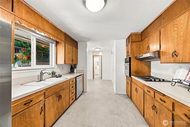16217 SE Newport Way, Bellevue, WA 98006