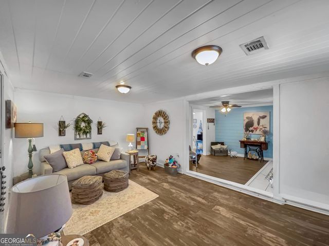 680 Hunters Creek Road, Toccoa, GA 30577
