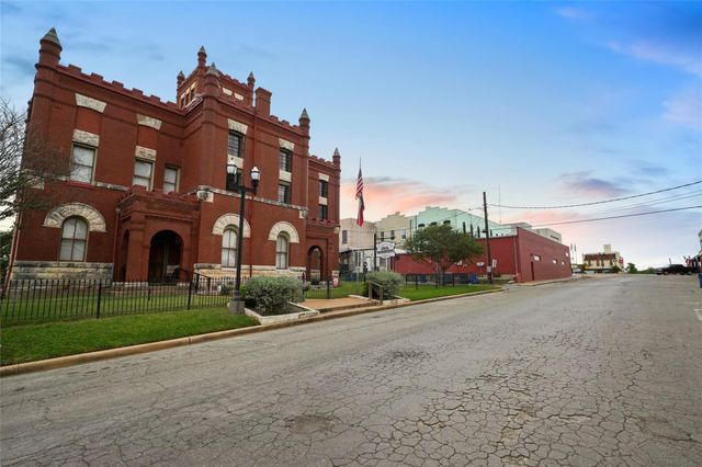 1052 Lilly Lane, Bellville, TX 77418