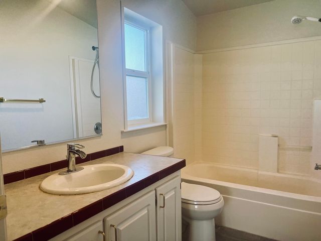 633 E Archwood UNIT 125, Eagle Point, OR 97524