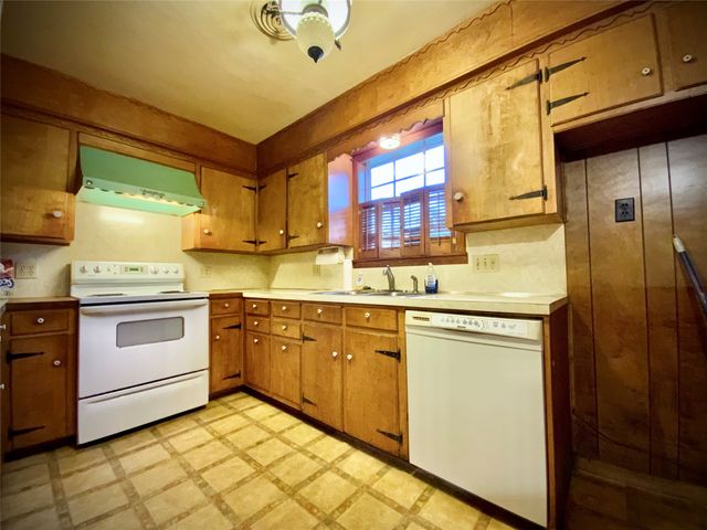 203 S Red River Street, Mexia, TX 76667