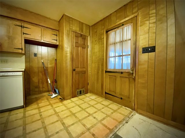 203 S Red River Street, Mexia, TX 76667