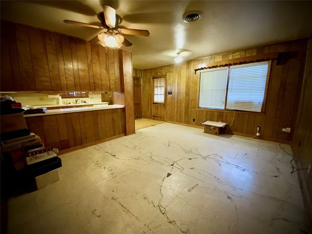 203 S Red River Street, Mexia, TX 76667