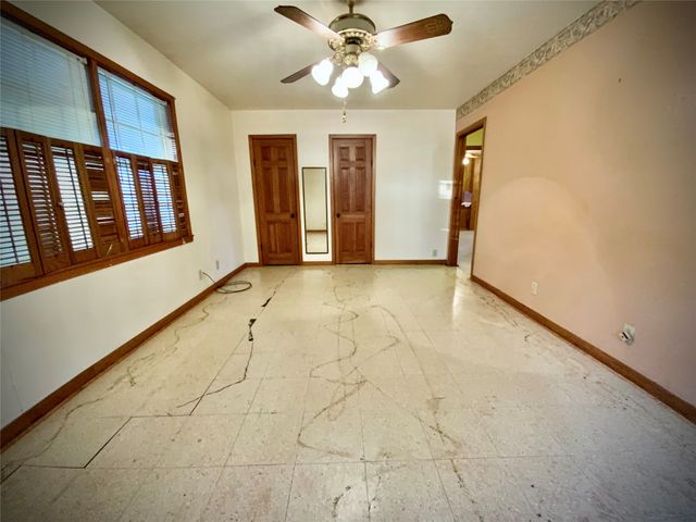 203 S Red River Street, Mexia, TX 76667