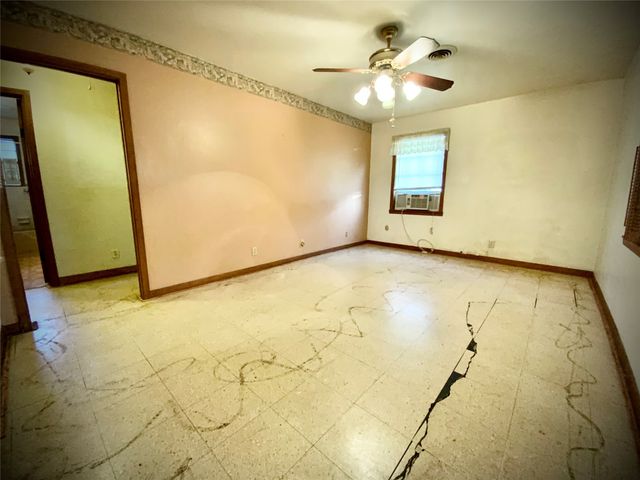 203 S Red River Street, Mexia, TX 76667