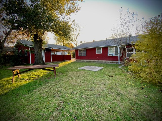 203 S Red River Street, Mexia, TX 76667