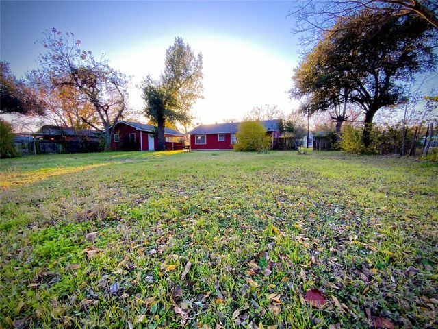 203 S Red River Street, Mexia, TX 76667