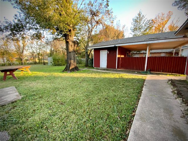 203 S Red River Street, Mexia, TX 76667