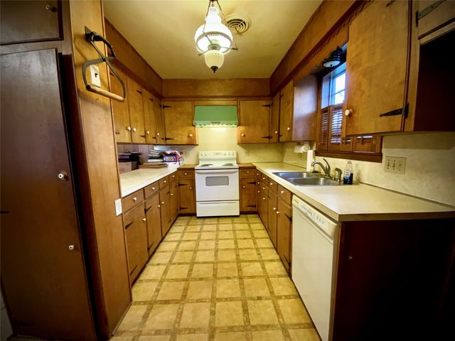 203 S Red River Street, Mexia, TX 76667