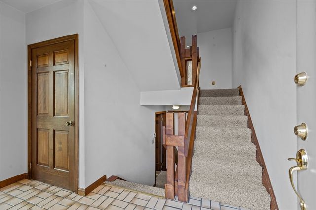 1548 Pineview Drive, Upper St Clair, PA 15241