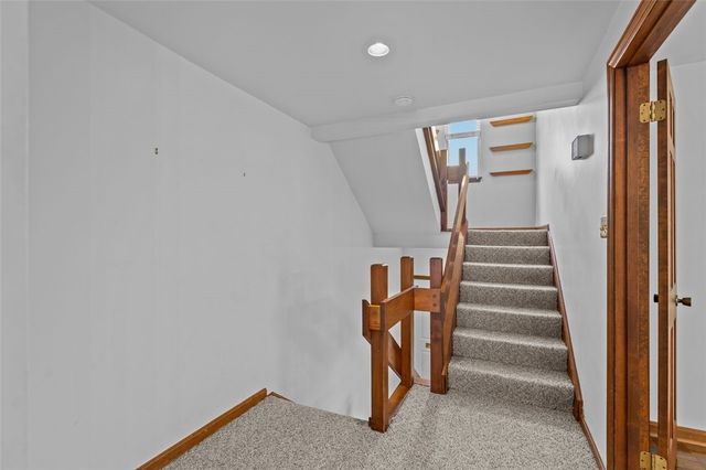 1548 Pineview Drive, Upper St Clair, PA 15241