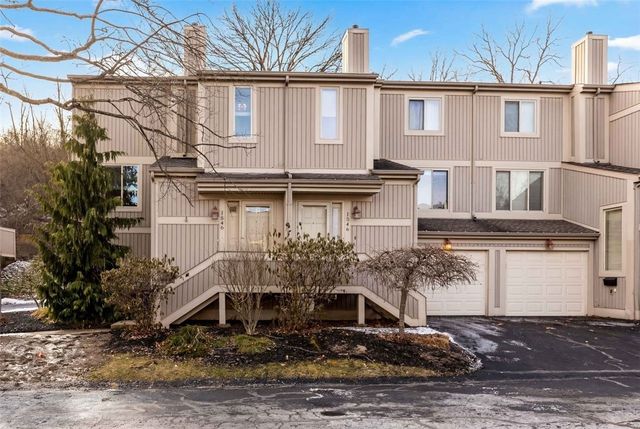 1548 Pineview Drive, Upper St Clair, PA 15241