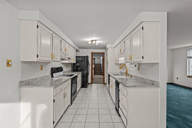 1548 Pineview Drive, Upper St Clair, PA 15241