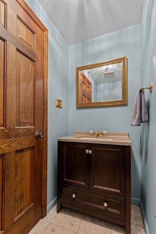 1548 Pineview Drive, Upper St Clair, PA 15241