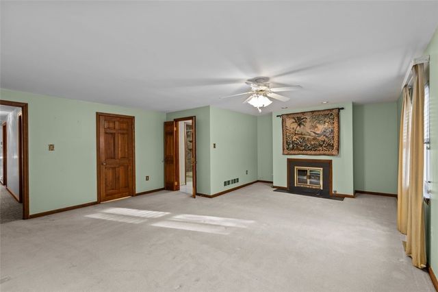 1548 Pineview Drive, Upper St Clair, PA 15241