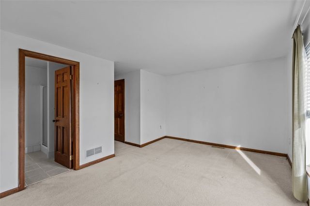 1548 Pineview Drive, Upper St Clair, PA 15241