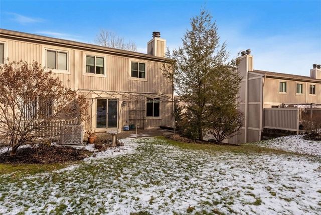 1548 Pineview Drive, Upper St Clair, PA 15241