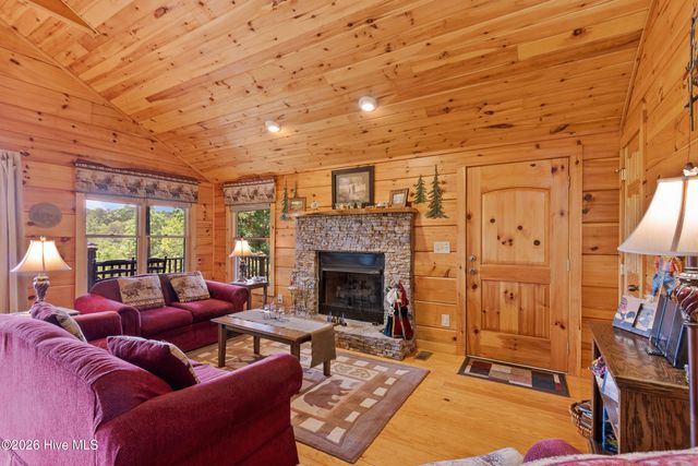 383 Hy Cobb Drive, Murphy, NC 28906