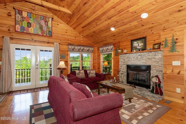 383 Hy Cobb Drive, Murphy, NC 28906