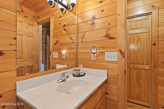 383 Hy Cobb Drive, Murphy, NC 28906