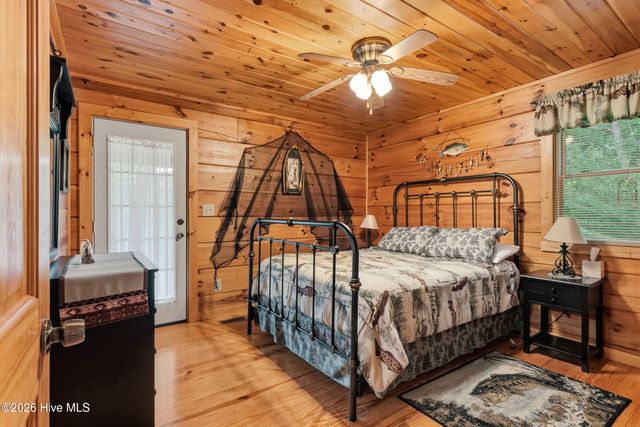 383 Hy Cobb Drive, Murphy, NC 28906