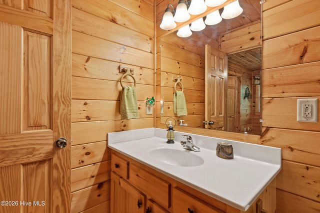 383 Hy Cobb Drive, Murphy, NC 28906