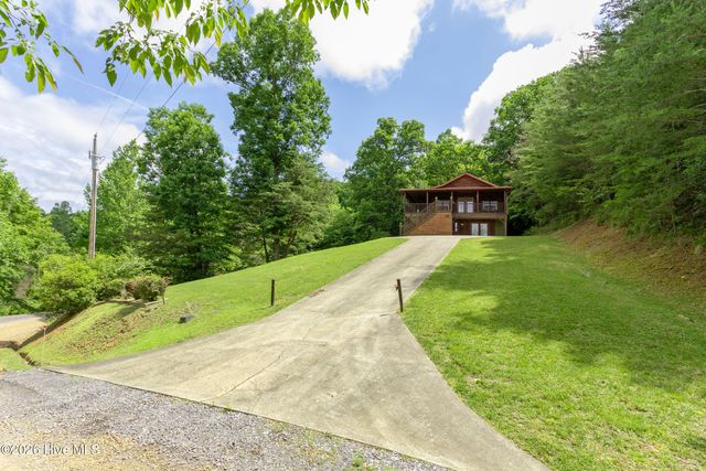 383 Hy Cobb Drive, Murphy, NC 28906
