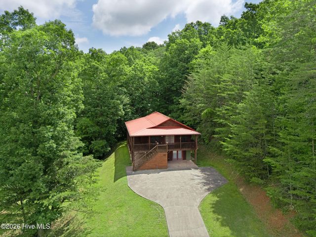 383 Hy Cobb Drive, Murphy, NC 28906
