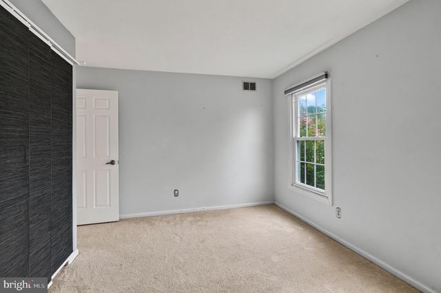 13 WILLOW CREEK LN, Newark, DE 19711