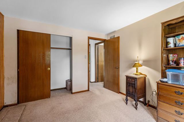 2841 E Pine Drive, Crete, IL 60417