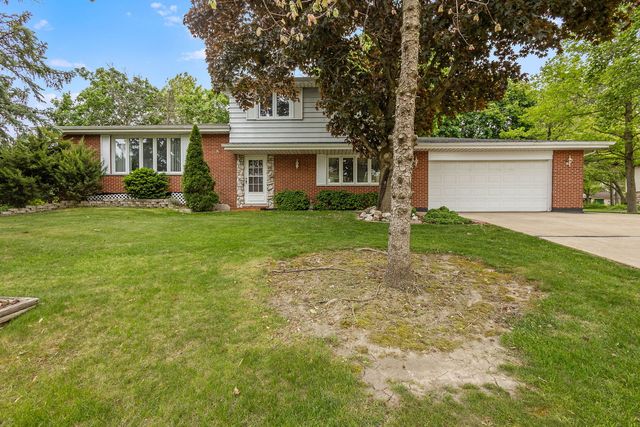 2841 E Pine Drive, Crete, IL 60417