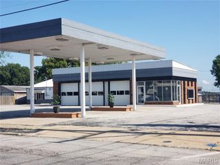 48 E Elm Street, Alton, IL 62002